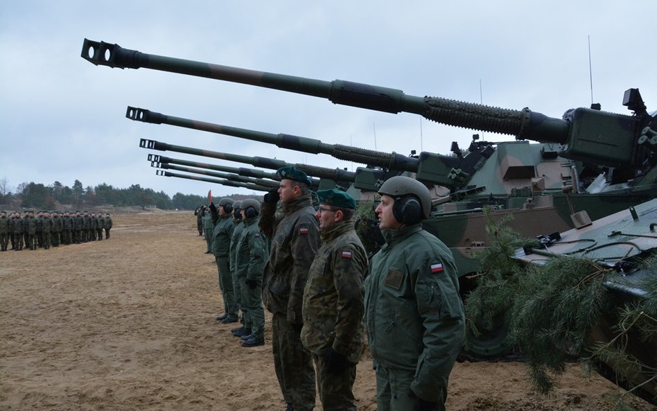 8 pierwszych samobieżnych armatohaubic Krab trafiło z Huty Stalowa Wola do 5. Lubuskiego Pułku Artyl