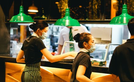 Antyszczepionkowcy wzięli na cel restauracje. Ataki w sieci