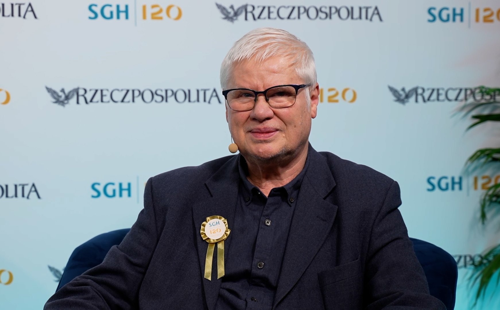 Oligarchiczny kapitalizm nie potrzebuje demokracji, dławi ją | OEES 2025