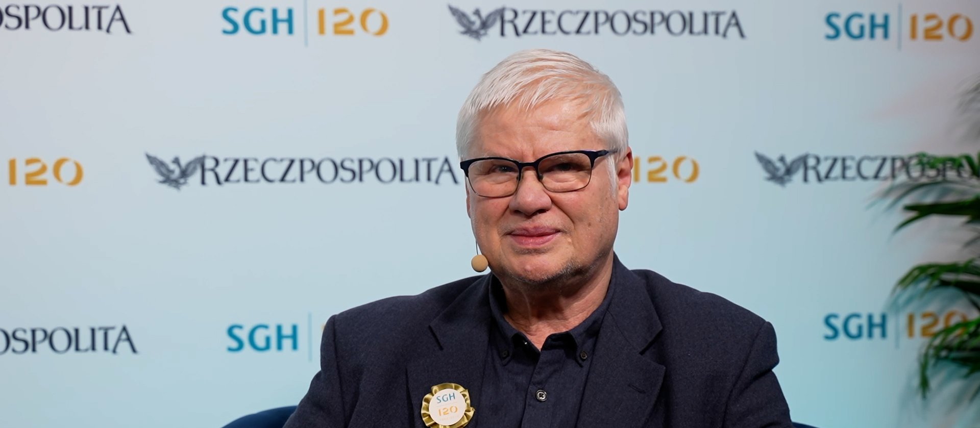 Oligarchiczny kapitalizm nie potrzebuje demokracji, dławi ją | OEES 2025