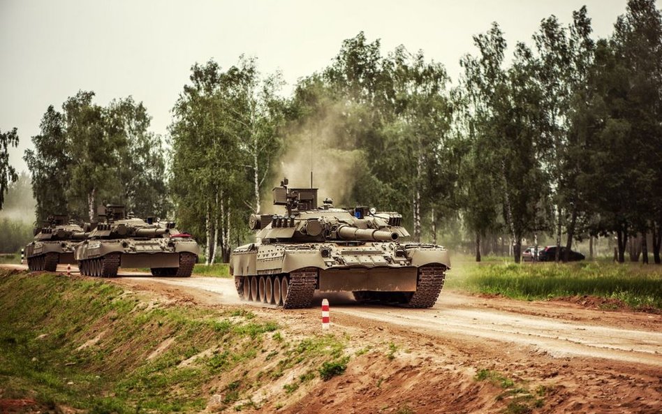 Szojgu: NATO u naszych granic, przezbrajamy żołnierzy