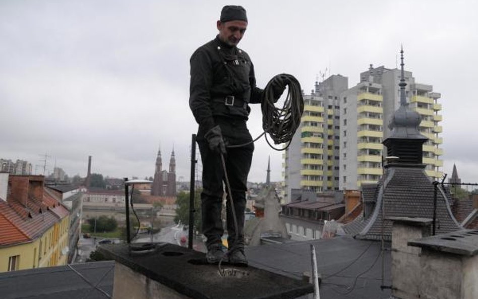 W zależności od sposobu ogrzewania komin należy czyścić raz lub kilka razy w roku