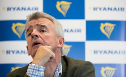 Ryanair zwalnia pilotów, prezes dostaje premię