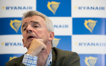 Ryanair zwalnia pilotów, prezes dostaje premię