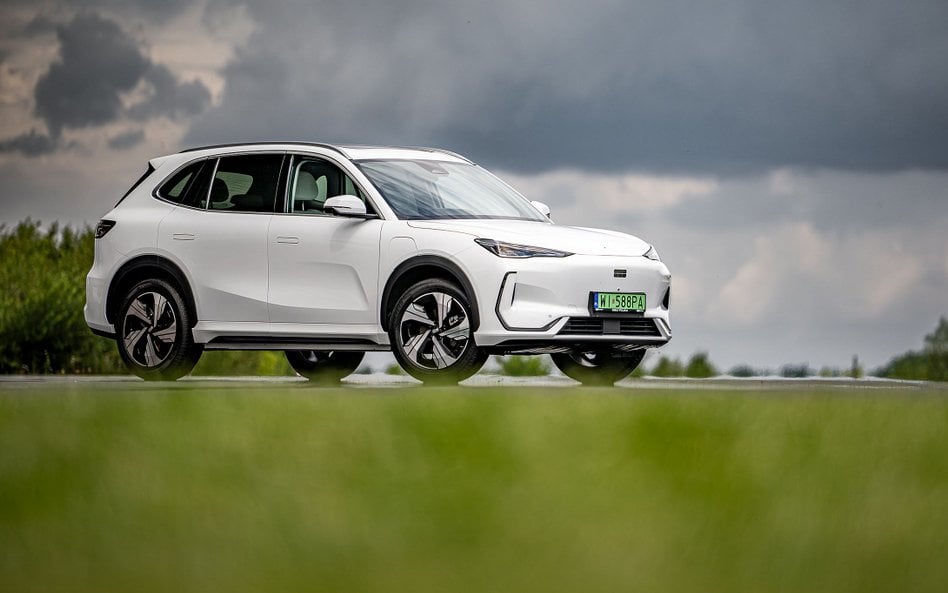 Geely EX5 otrzymał prestiżową nagrodę Red Dot 2025 za design