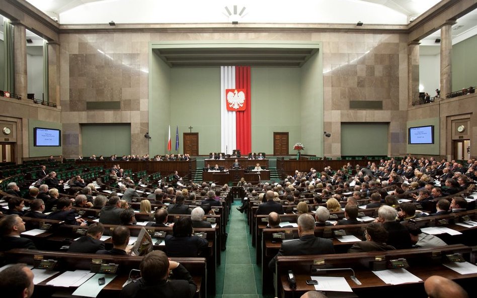 Budżet: Jacek Sasin: deficyt mniejszy od założeń