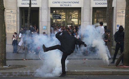 Masowe protesty we Francji. Obywatele przeciw Macronowi