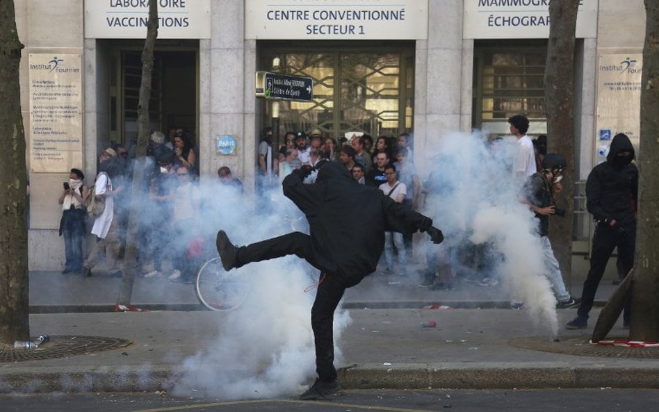 Masowe protesty we Francji. Obywatele przeciw Macronowi