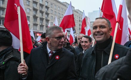 Szef BBN Sławomir Cenckiewicz i prezydent Karol Nawrocki na Marszu Niepodległości w Warszawie