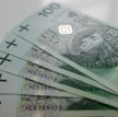 Zarabiamy o 100 zł mniej niż w kwietniu