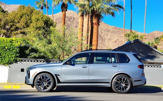 BMW X7 M60i
