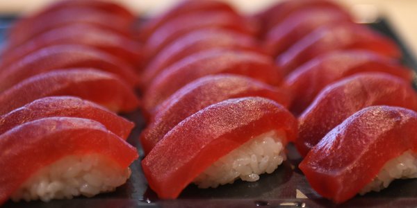 Sushi w Polsce kosztuje średnio 144 zł za rachunek — dwa razy więcej niż w innych restauracjach