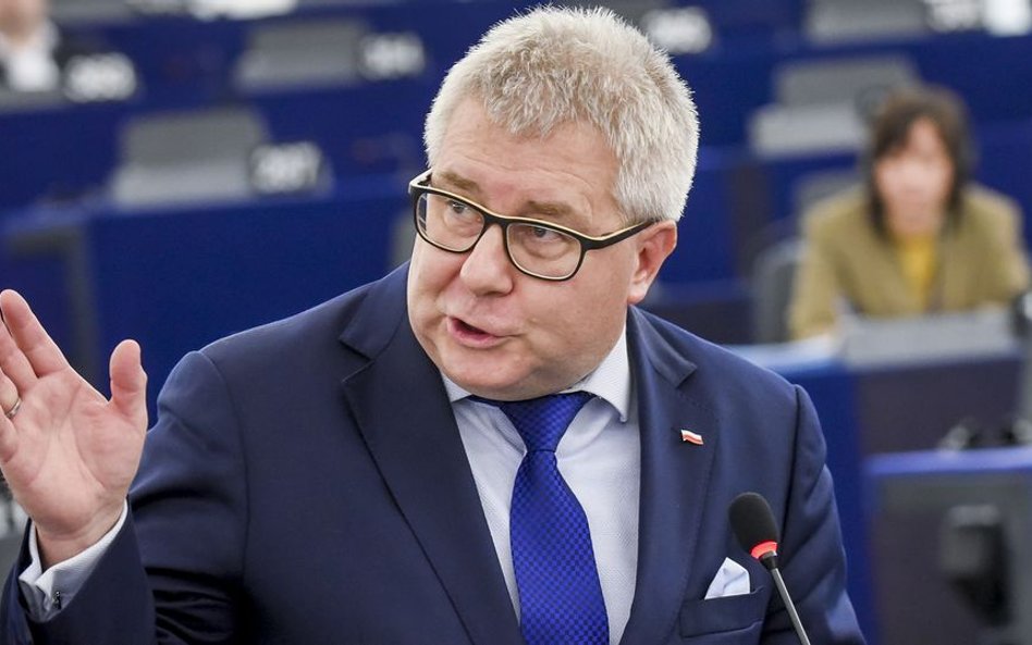 Czarnecki: Rekonstrukcja, jeżeli już, to po lipcu
