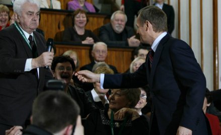Co robi Donald Tusk dla emerytów? Opinie Dudy, Warzechy, Rolickiego i Petru