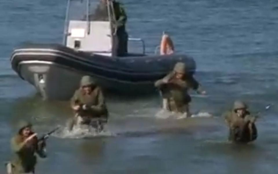 Desant rosyjskich żołnierzy na bałtycką plażę w obwodzie kaliningradzkim