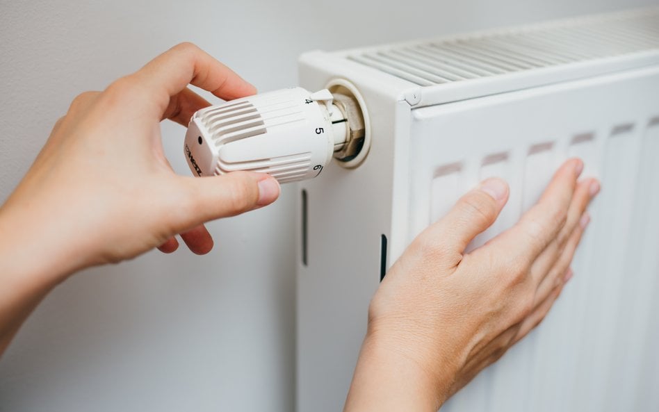 Co oznaczają cyfry na termostacie grzejnika? Na "piątce" dom nie ogrzeje się szybciej