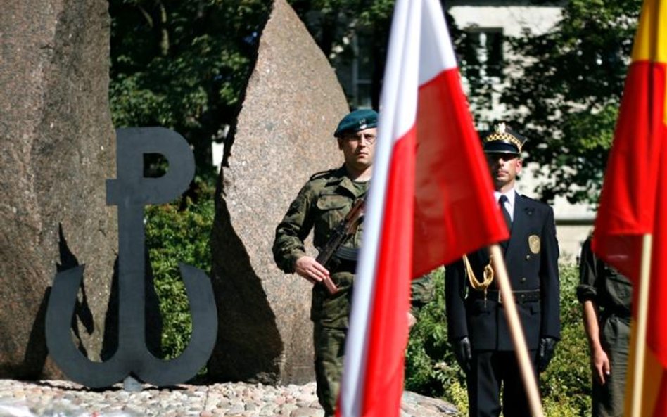 Hołd powstańcom Warszawy