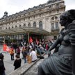 Pracownicy demonstrowali przed Muzeum d’Orsay w centrum Paryża