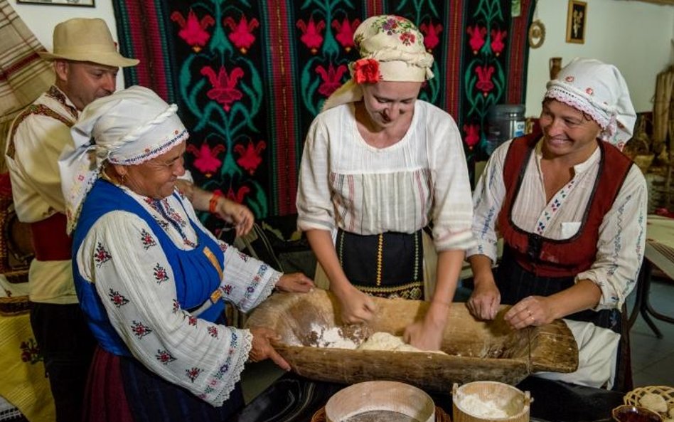 Podczas podróży do Mołdawii można poznać tamtejsze zwyczaje i tradycje kulinarne
