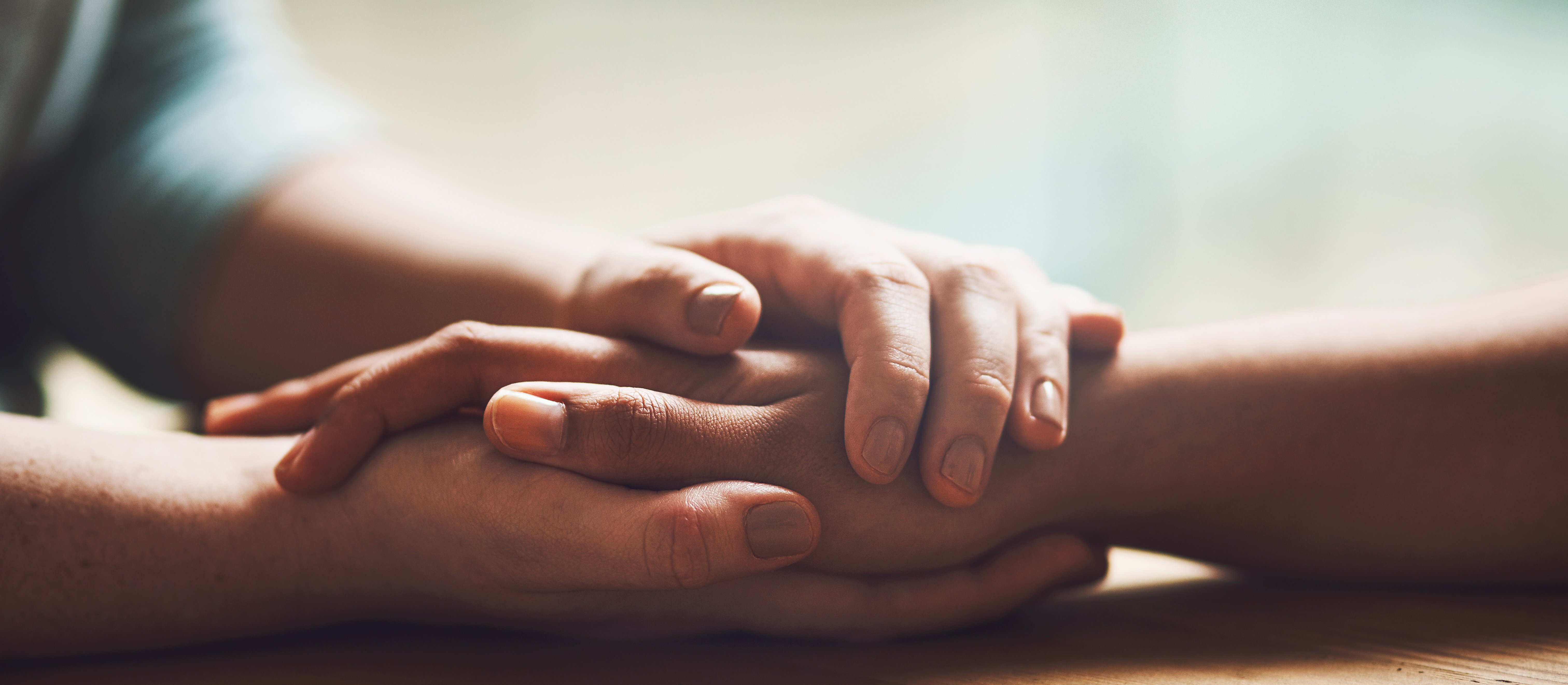 Kto chętniej pomoże drugiej osobie – bogaty czy biedny? Naukowcy znają odpowiedź