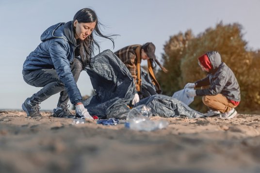 Biznes zmienia się wraz z rosnącymi oczekiwaniami, odpowiadając też na presję ze strony interesarius