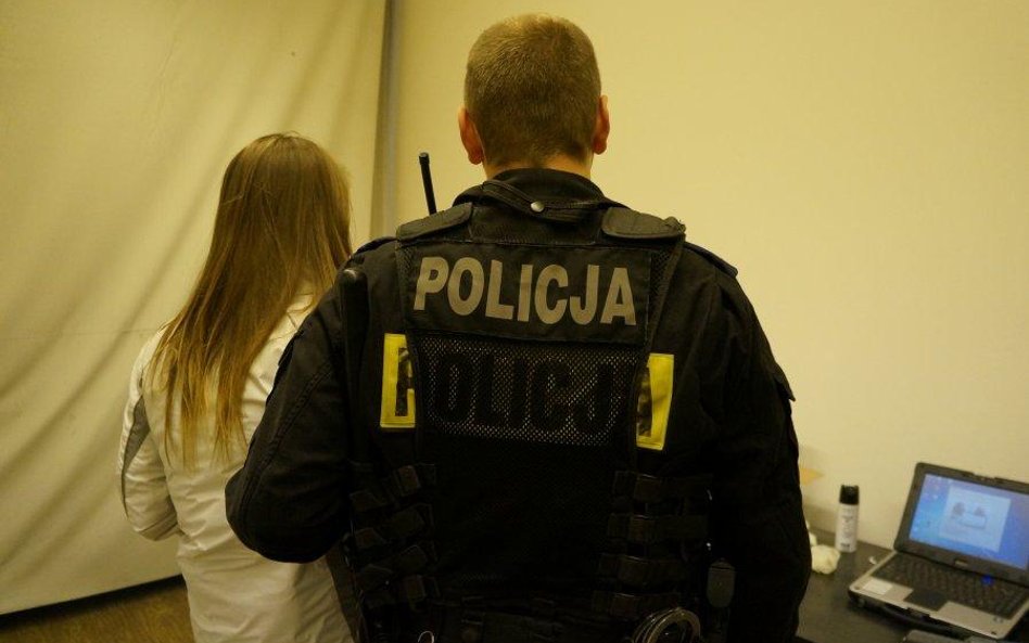 Chciała skorumpować policjantów damską bielizną