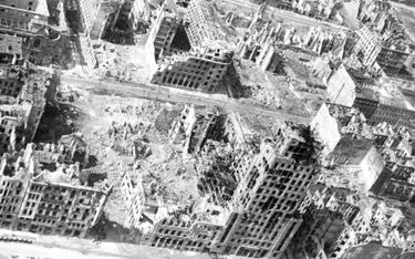 Tak wyglądała Warszawa w styczniu 1945 r. Morze ruin, w którym żyli nieliczni warszawscy robinsonowi