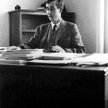 Freeman Dyson pogrążony w pogodnych rozmyślaniach o obrotach Sfer Dysona w kształcie (od góry): poma