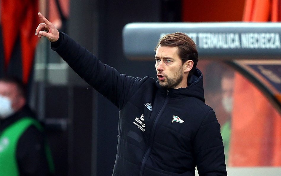 Trener Lechii Gdańsk Tomasz Kaczmarek podczas meczu z Bruk-Bet Termalica Nieciecza