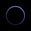 Zdjęcia przesłane przez sondę New Horizons pokazują rzadką atmosferę Plutona