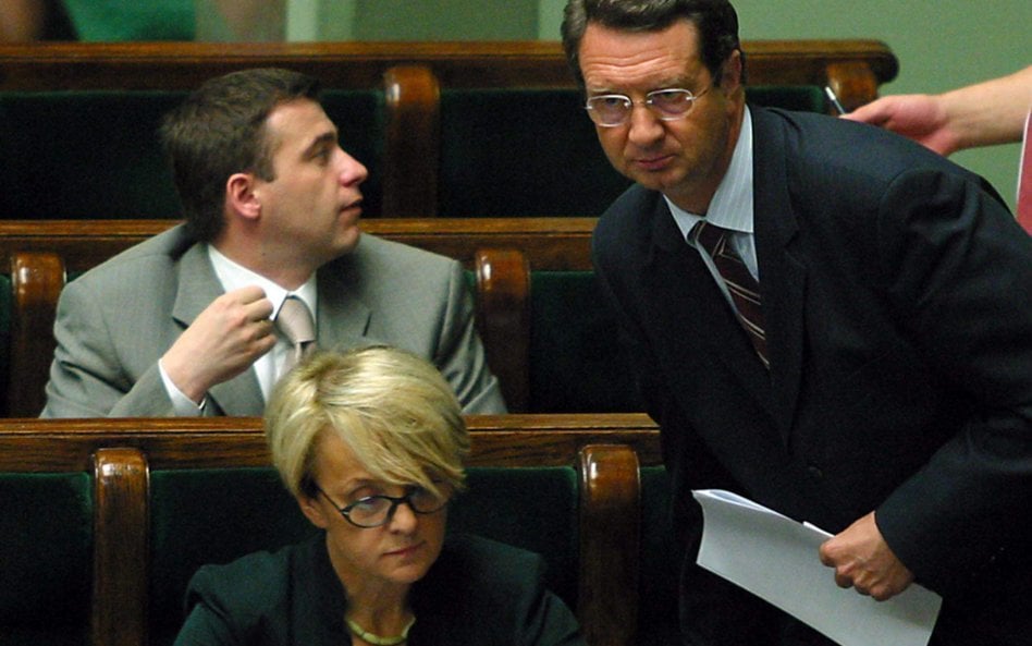 Wicepremier Marek Pol (stoi) w Sejmie z ministrem rolnictwa Wojciechem Olejniczakiem i członkinią rz