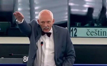 Korwin-Mikke "hajluje" w europarlamencie