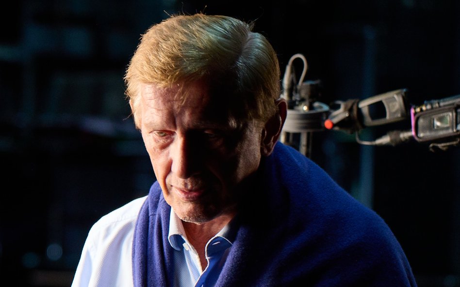 Jan Englert w filmie dokumentalnym „Jan Englert. Spróbuję jeszcze raz pofrunąć” w reż. Macieja Dance