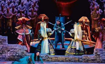 W „Turandot” w reżyserii Michała Znanieckiego bierze udział kilkudziesięciu wykonawców