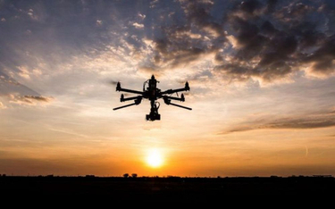 Francja: Więźniowie dostali przesyłkę dronem