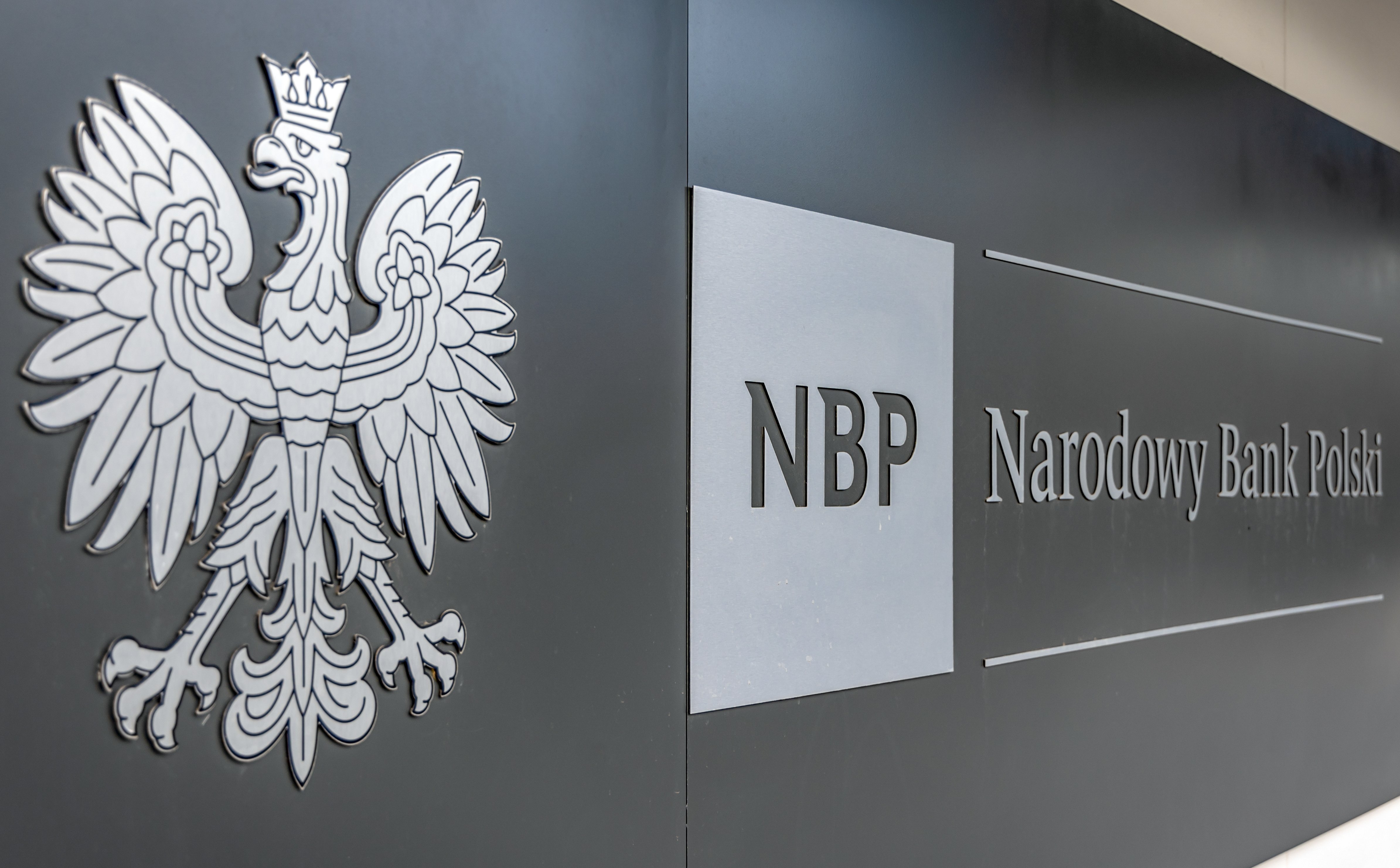 Sprzężenie zwrotne stóp i WIBOR-u: dlaczego kredyt reaguje zanim NBP zdąży coś ogłosić?