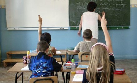 Urlop dla poratowania zdrowia nie wstrzyma obniżki pensji nauczycielowi, który otrzymał wypowiedzeni