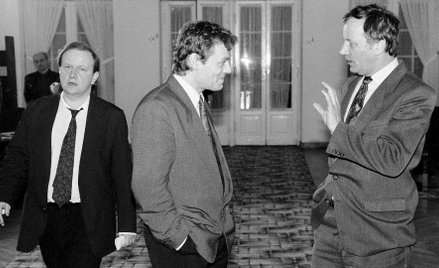 Jan Rulewski (z prawej, wtedy poseł Solidarności) i Donald Tusk (wówczas w Kongresie Liberalno-Demok
