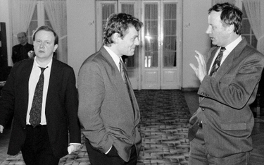 Jan Rulewski (z prawej, wtedy poseł Solidarności) i Donald Tusk (wówczas w Kongresie Liberalno-Demok