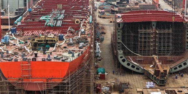 Ostra wymiana ciosów między USA a Chinami. Wchodzą w życie nowe cła i opłaty portowe