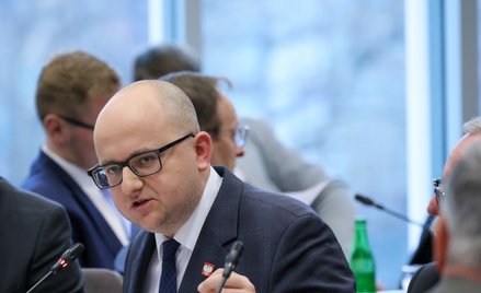 Poseł PiS Dariusz Matecki podczas posiedzenia Komisji Regulaminowej, Spraw Poselskich i Immunitetowy