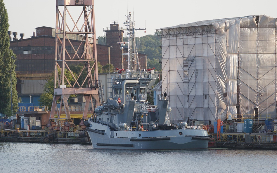 Holownik Bolko w basenie stoczni Remontowa Shipbuilding w Gdańsku. Fot./Łukasz Pacholski.