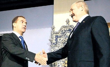Dmitrij Miedwiediew zaoferował Aleksandrowi Łukaszence potężną zniżkę na rosyjski gaz. Ale nie bezin