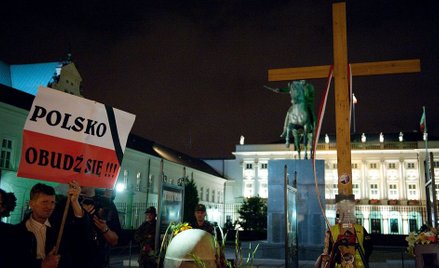 Krzyż sprzed Pałacu Prezydenckiego trafi na Plac Piłsudskiego