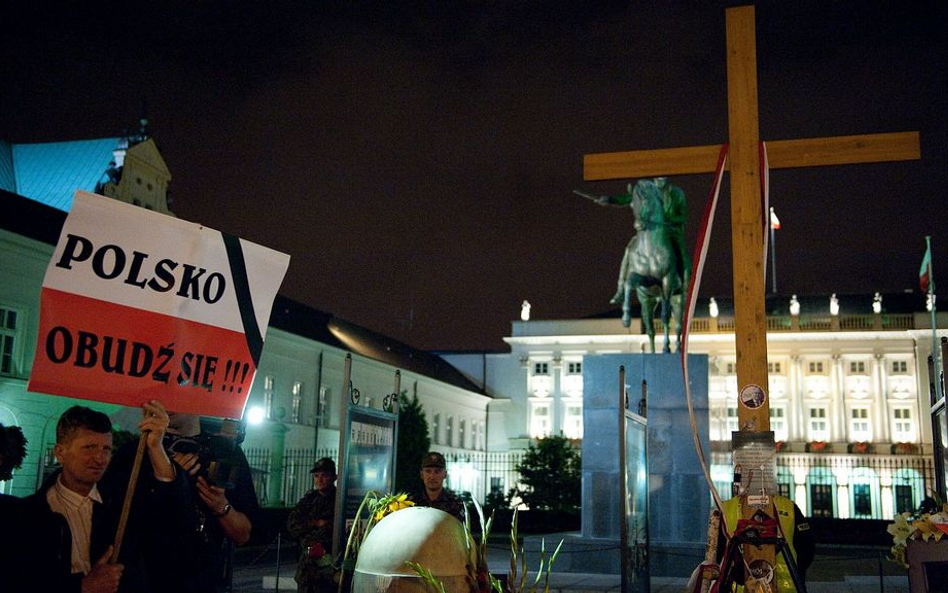 Krzyż sprzed Pałacu Prezydenckiego trafi na Plac Piłsudskiego