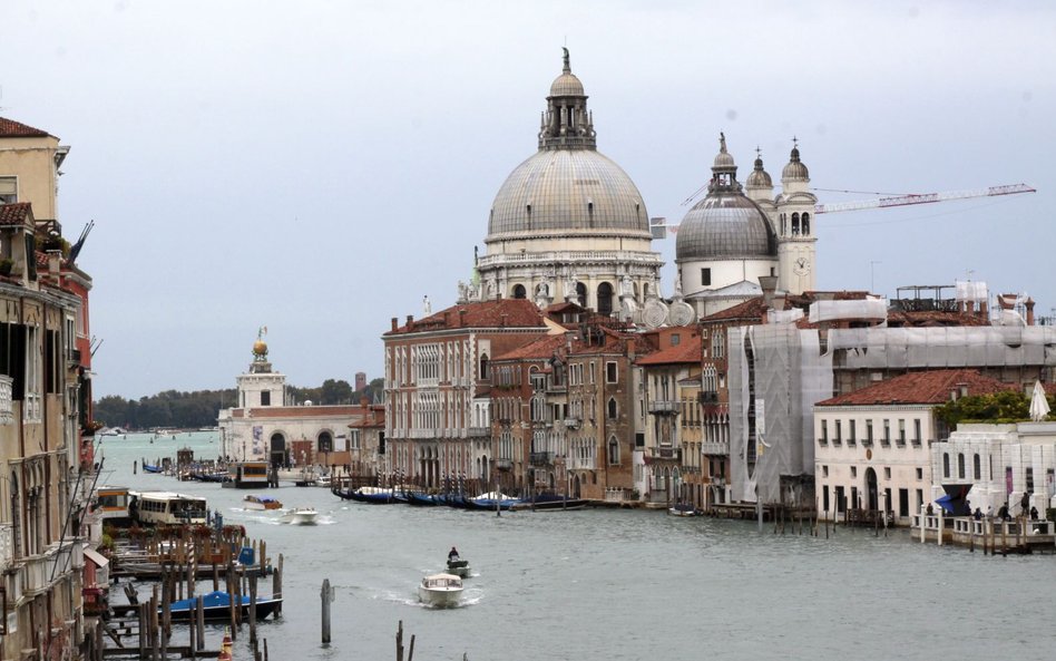 Burmistrz Wenecji na tropie surferów z Canal Grande. Chuligański wybryk ukarany