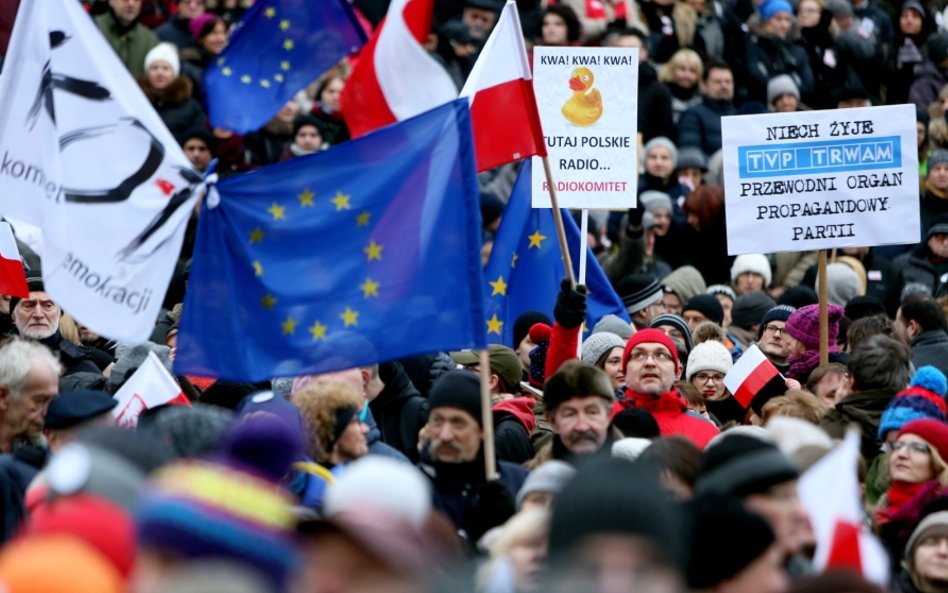 Demonstracje KOD w obronie wolnych mediów