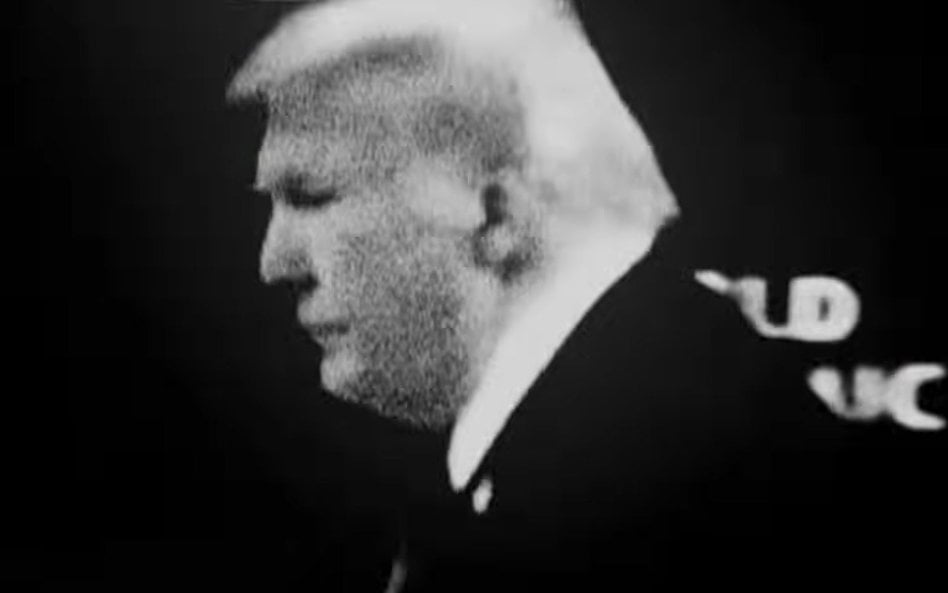 Kadr z jednej z reklam, w których pojawia się Trump