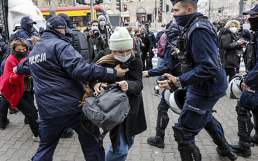 Zuzanna Dąbrowska: Policja jako polityczny zderzak