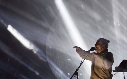 Lider brytyjskiego zespołu rockowego Radiohead - Thom Yorke, podczas koncertu pierwszego dnia Open'e